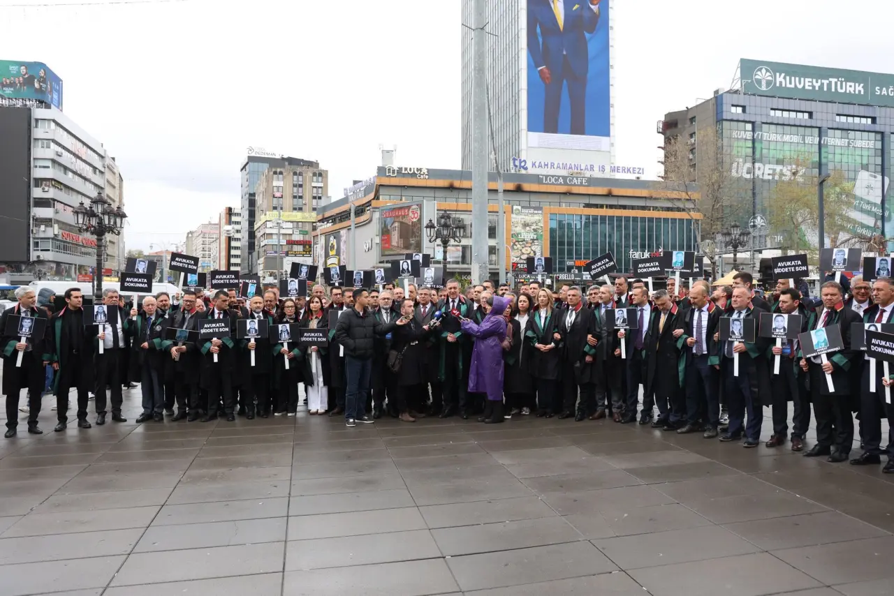 Antalya Barosu TBMM Önünde: Avukata Şiddete Karşı Ankara'da Tarihi Yürüyüş! 4