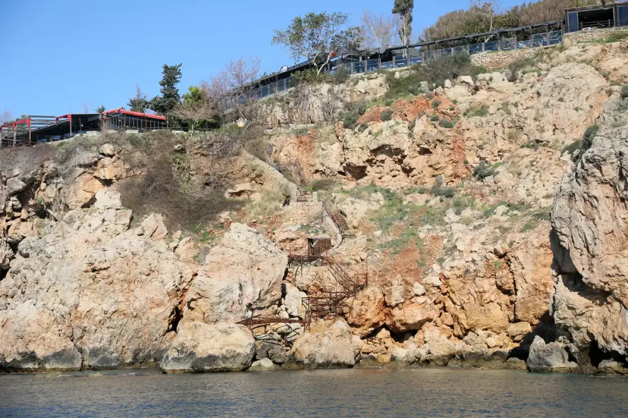 Antalya Falezlerde 16 Nokta İçin Yıkım Kararı Çıktı! 24