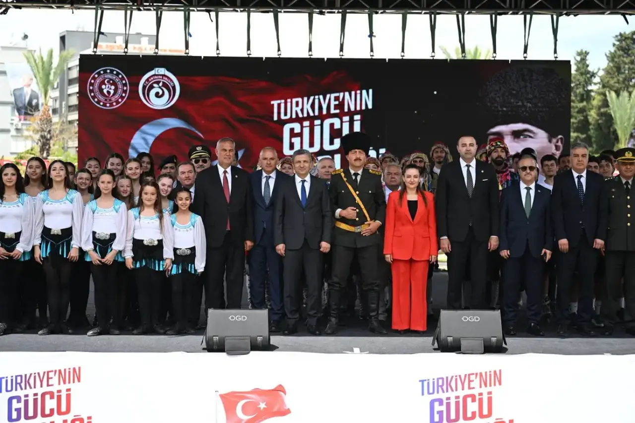 Antalya’da 19 Mayıs Coşkusu Karaalioğlu Parkı'nda Zirveye Çıktı! 10