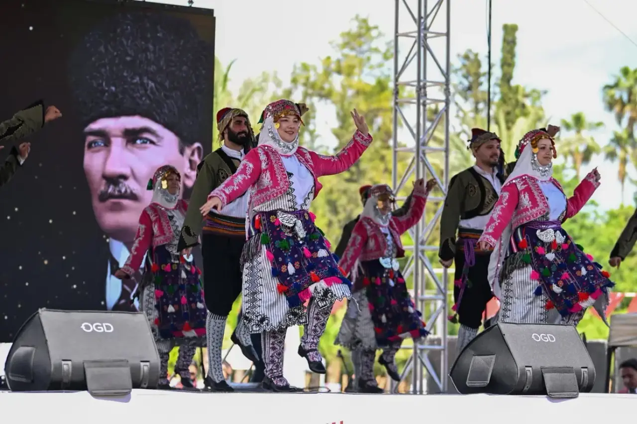 Antalya’da 19 Mayıs Coşkusu Karaalioğlu Parkı'nda Zirveye Çıktı! 14