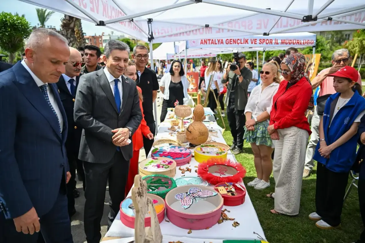 Antalya’da 19 Mayıs Coşkusu Karaalioğlu Parkı'nda Zirveye Çıktı! 9