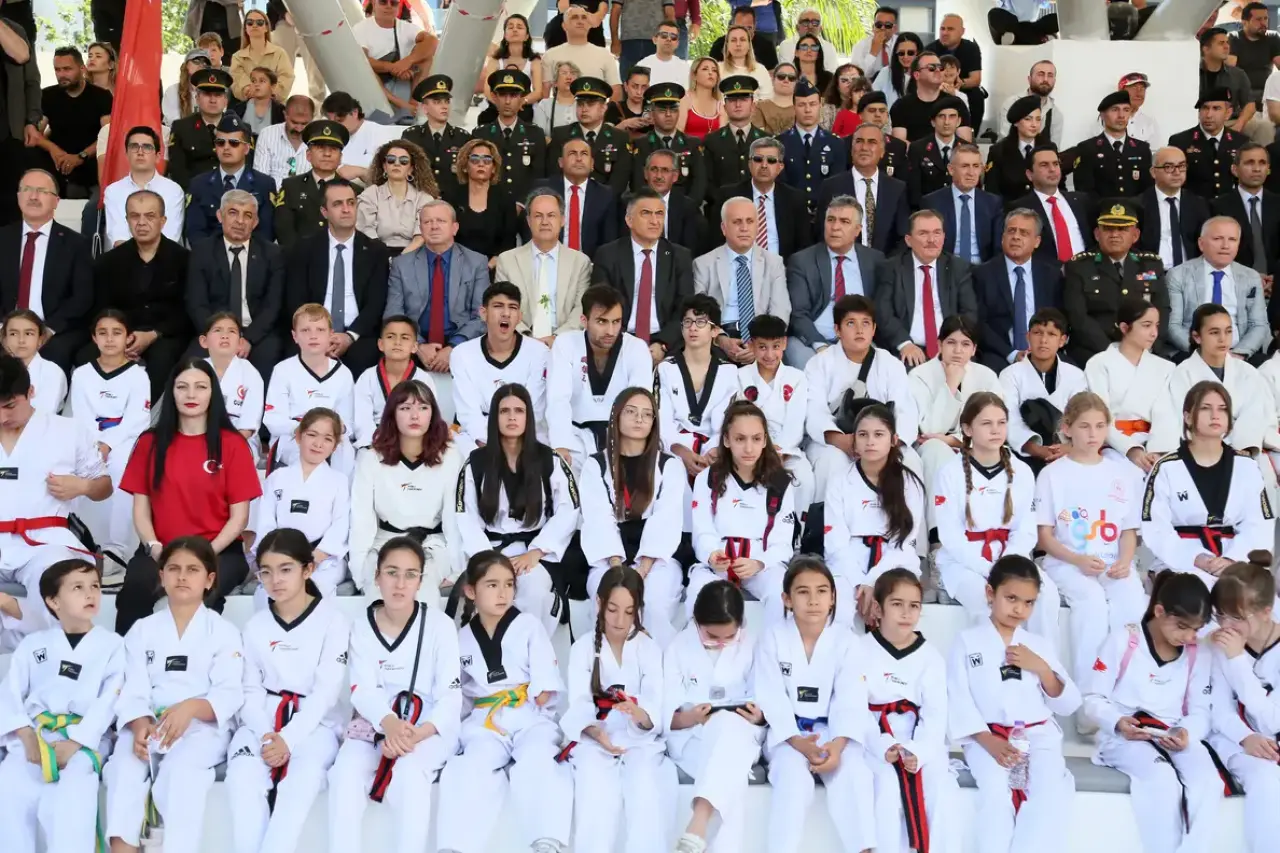 Antalya’da 19 Mayıs Coşkusu Karaalioğlu Parkı'nda Zirveye Çıktı! 7