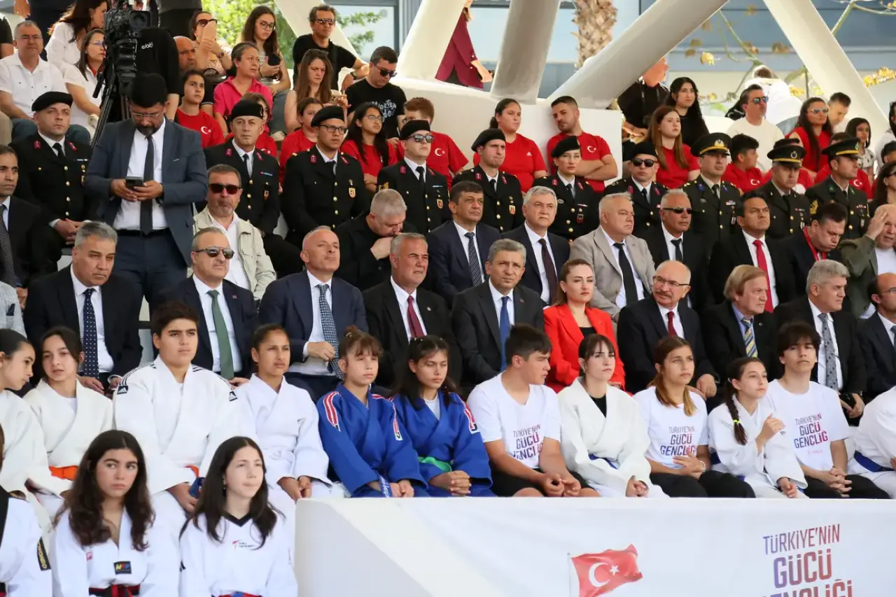 Antalya’da 19 Mayıs Coşkusu Karaalioğlu Parkı'nda Zirveye Çıktı! 2