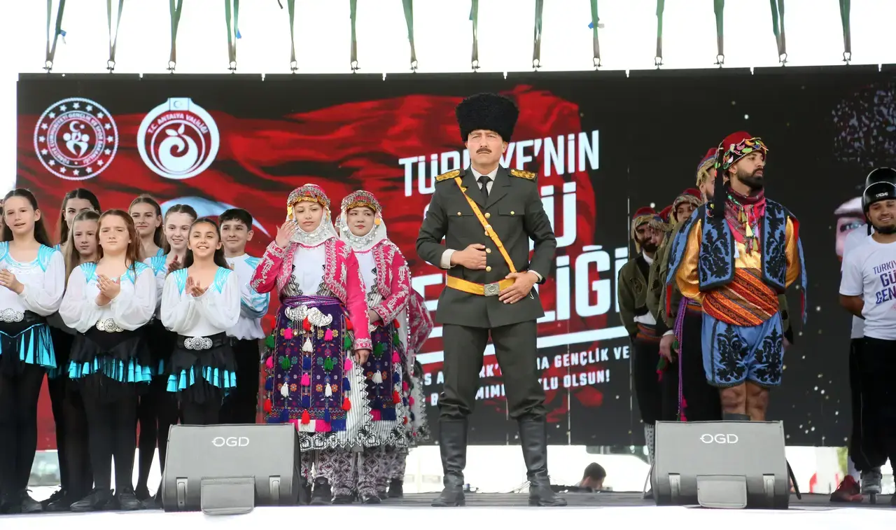 Antalya’da 19 Mayıs Coşkusu Karaalioğlu Parkı'nda Zirveye Çıktı! 6