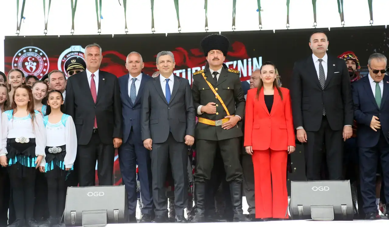 Antalya’da 19 Mayıs Coşkusu Karaalioğlu Parkı'nda Zirveye Çıktı! 3
