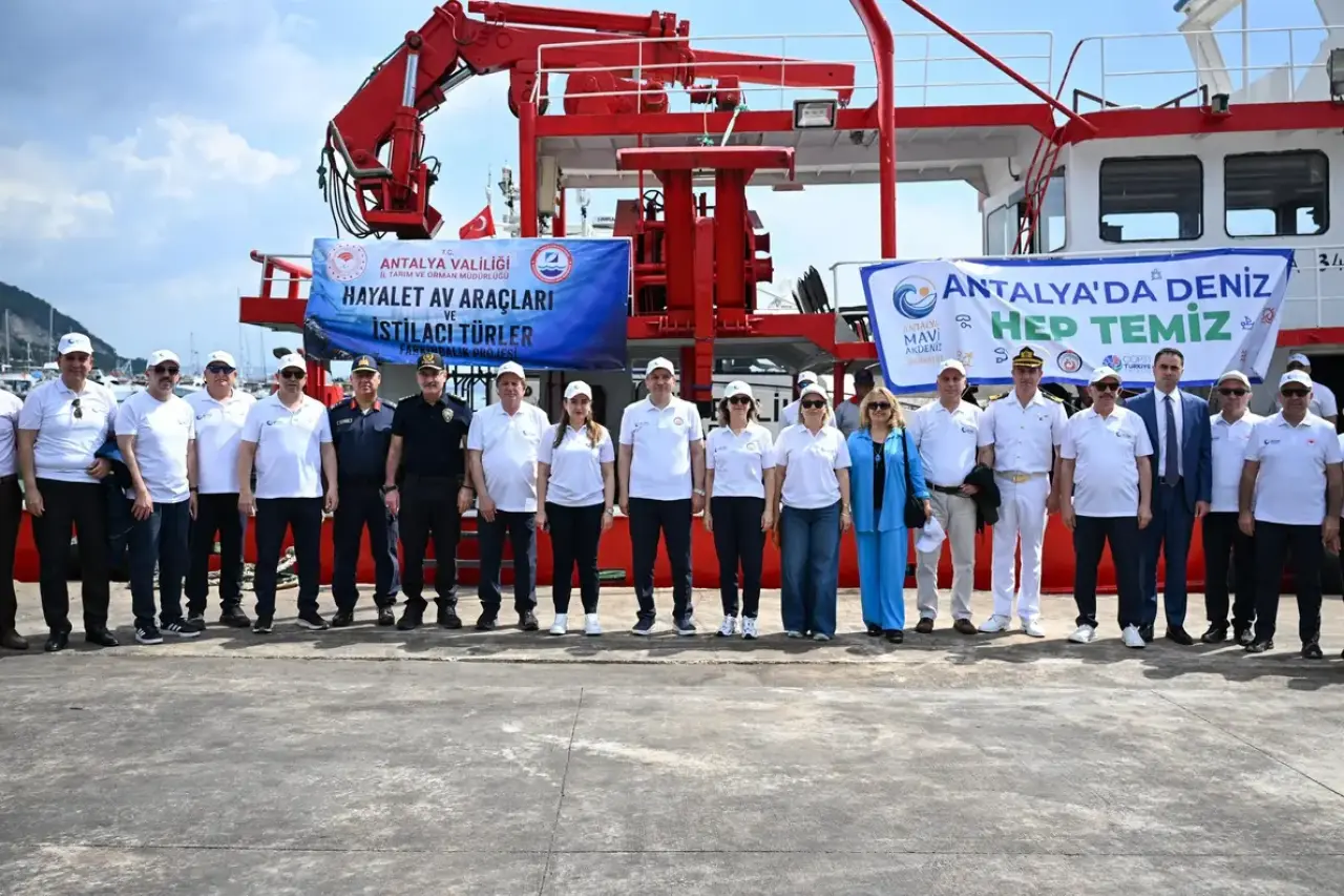 Antalya'nın Derinliklerinden 500 Metrelik Hayalet Ağ Çıkarıldı! 7