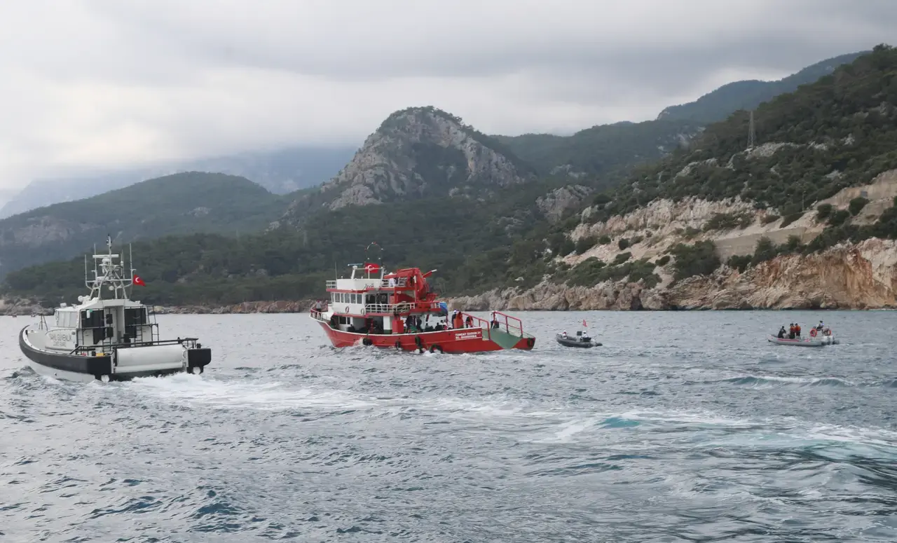 Antalya'nın Derinliklerinden 500 Metrelik Hayalet Ağ Çıkarıldı! 6