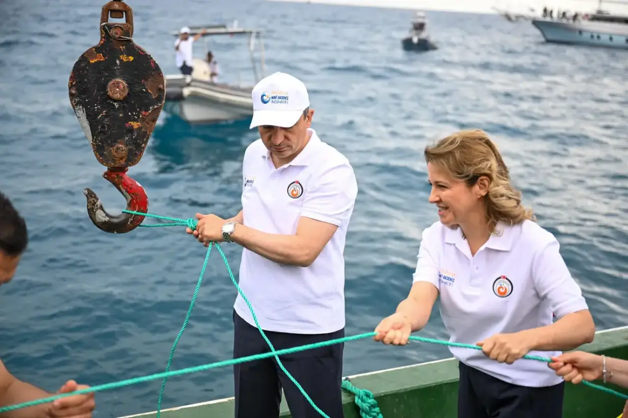 Antalya'nın Derinliklerinden 500 Metrelik Hayalet Ağ Çıkarıldı! 5