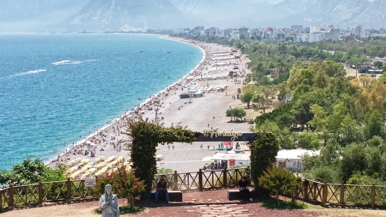 Bayram Tatilinin Son Gününde Konyaaltı Tıklım Tıklım! 1