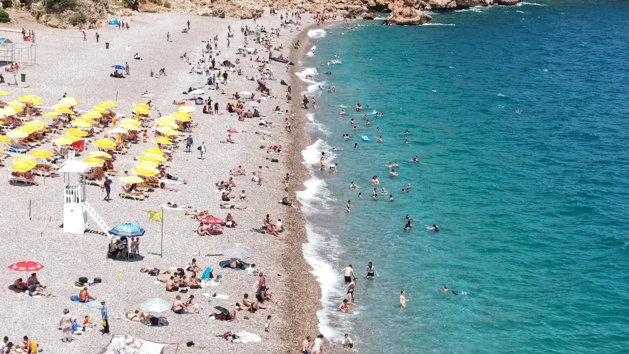 Bayram Tatilinin Son Gününde Konyaaltı Tıklım Tıklım! 8