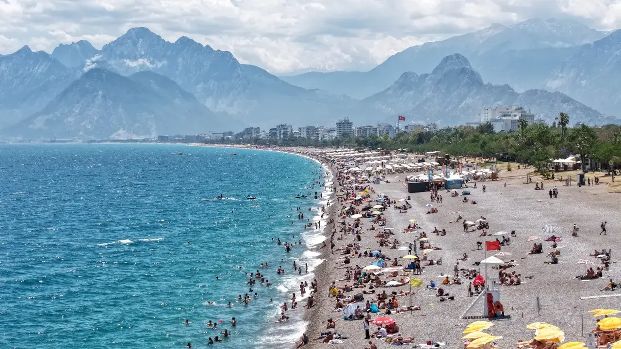 Bayram Tatilinin Son Gününde Konyaaltı Tıklım Tıklım! 7