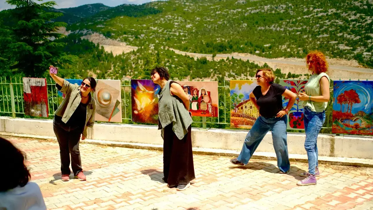 Akseki'nin Tarihi ve Doğası Tuvalde Canlandı: Alaçeşme Resim Çalıştayı Sona Erdi 10