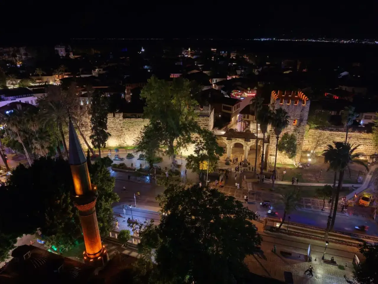 Antalya Üçkapılar Artık Geceleri Daha Görkemli! 5