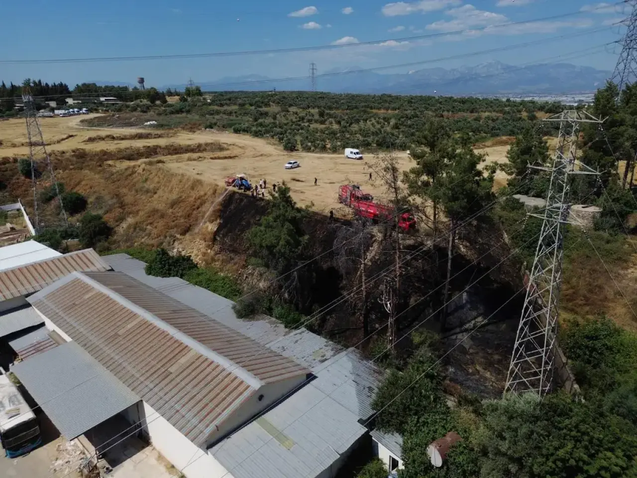 Antalya'da Eş Zamanlı 2 Orman Yangını Çıktı 5