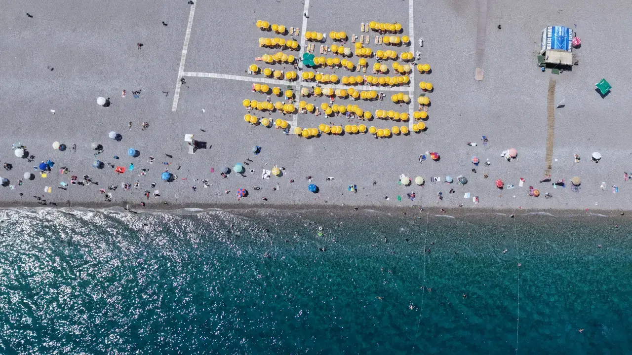 Antalya’da Konyaaltı ve Lara Sahilleri Doldu 5