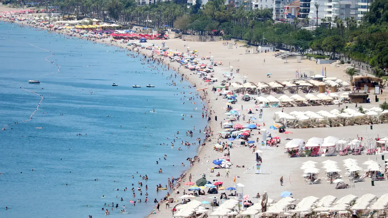 Antalya’da Konyaaltı ve Lara Sahilleri Doldu 2
