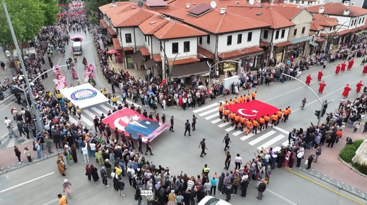 Isparta'da Uluslararası Gül Festivali Coşkusu: Kent Bayram Yerine Döndü! 2