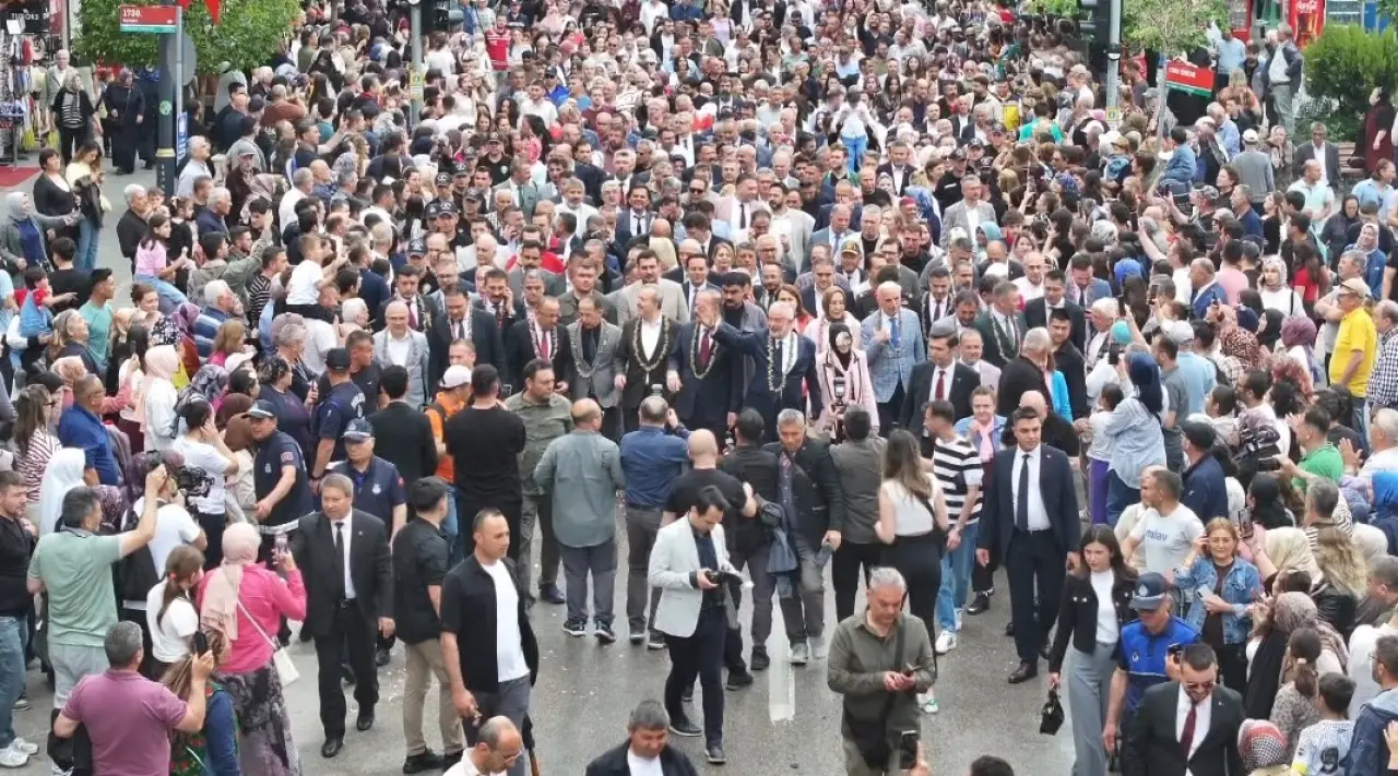 Isparta'da Uluslararası Gül Festivali Coşkusu: Kent Bayram Yerine Döndü! 6