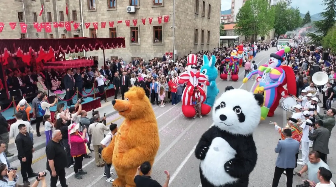 Isparta'da Uluslararası Gül Festivali Coşkusu: Kent Bayram Yerine Döndü! 7
