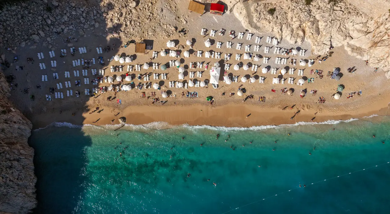 Avrupa'nın İlk 10 Plajı Arasındaki Kaputaş'ta Yaz Sezonu Açıldı 1