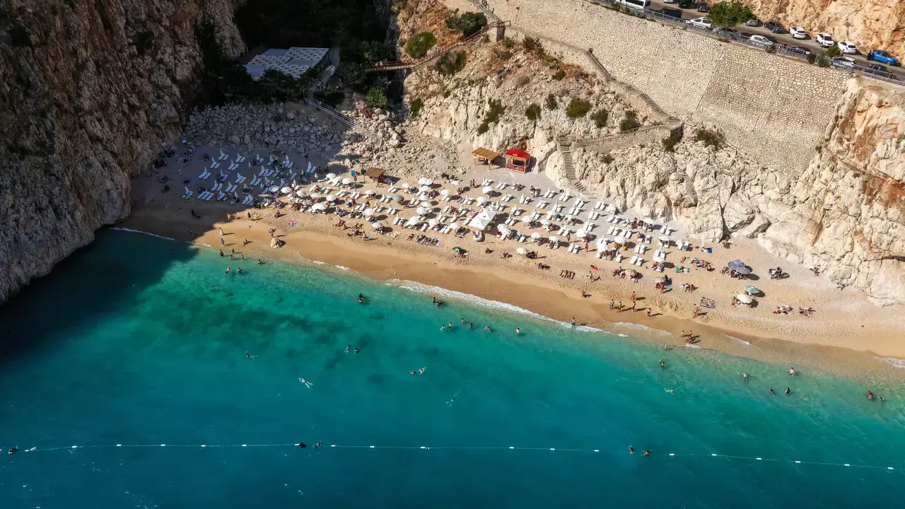 Avrupa'nın İlk 10 Plajı Arasındaki Kaputaş'ta Yaz Sezonu Açıldı 5