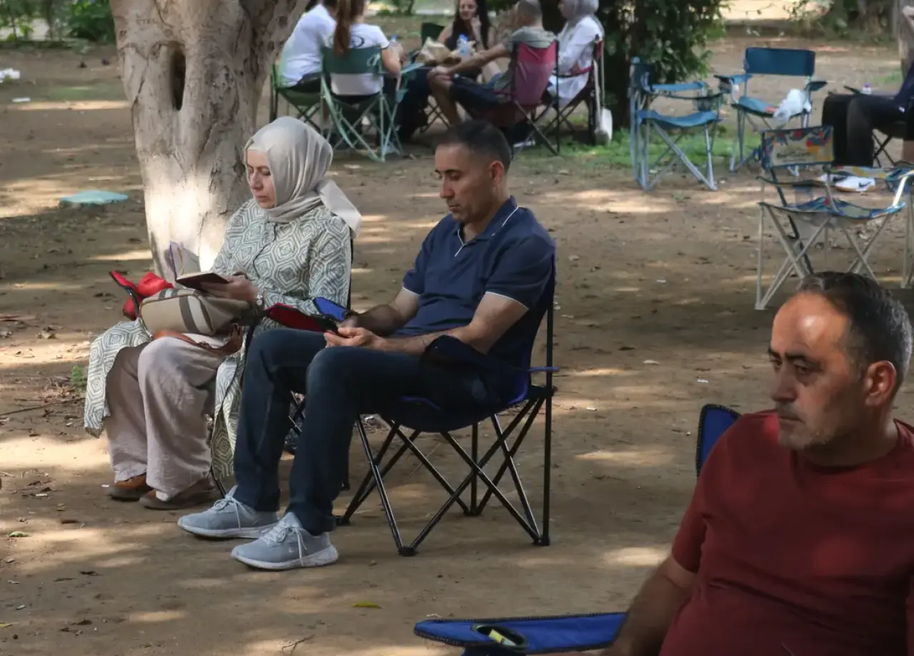LGS Heyecanı Antalya’yı Sardı! Sıralarda Öğrenciler Dışarıda Aileler Ter Döktü 5