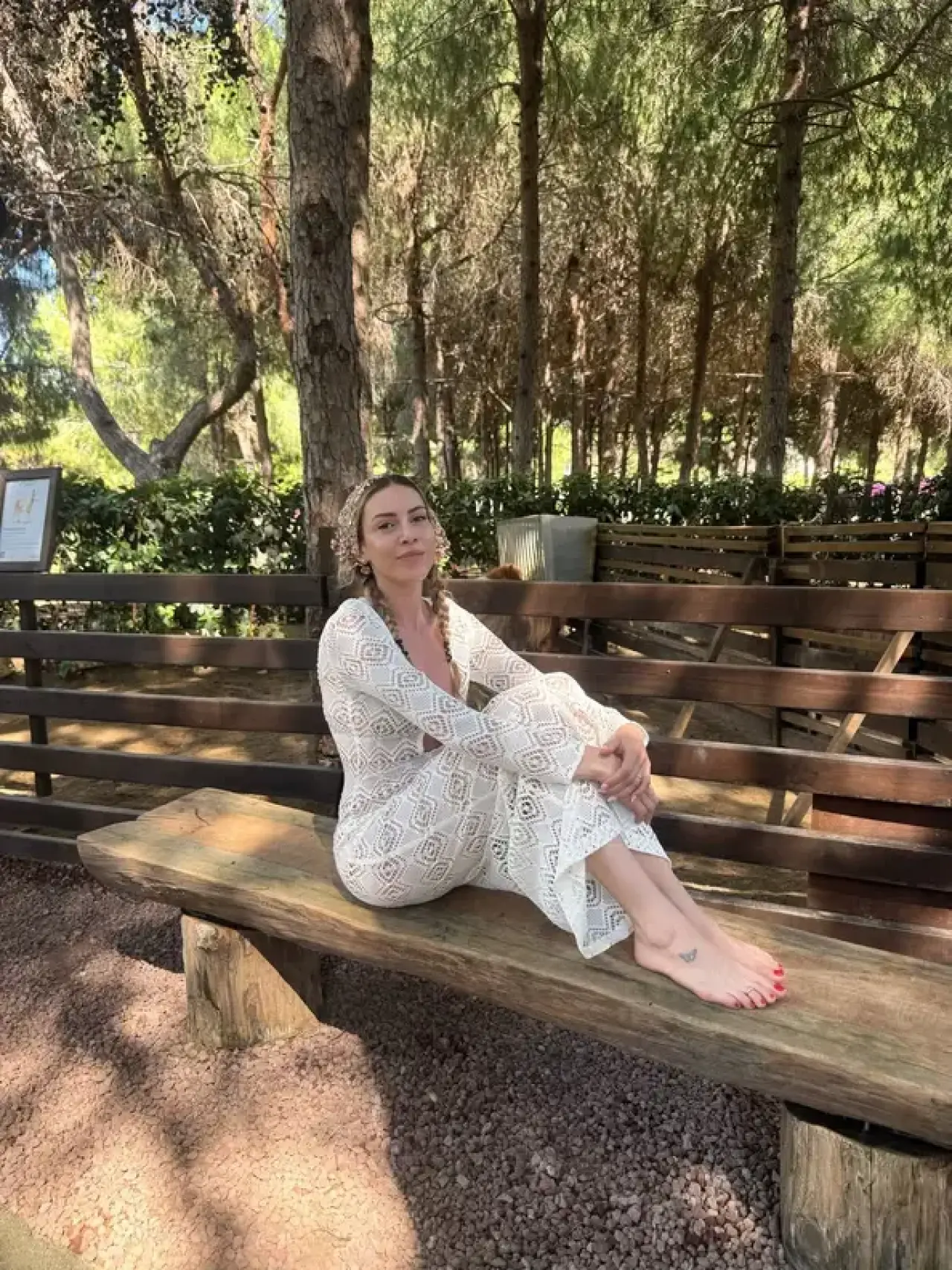 Sinem Kobal Antalya Tatilinde! Fit Görünümü ve Sahil Tarzı Hayran Bıraktı 5