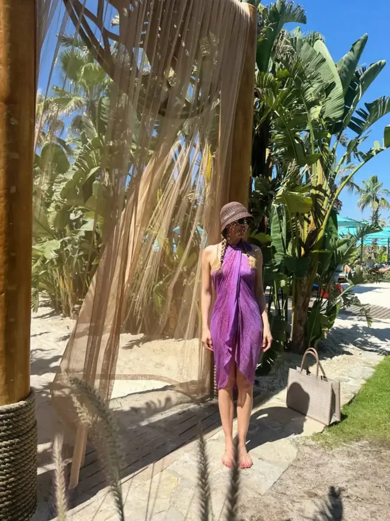 Sinem Kobal Antalya Tatilinde! Fit Görünümü ve Sahil Tarzı Hayran Bıraktı 2
