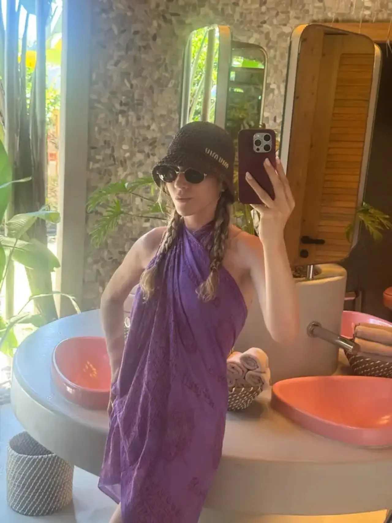 Sinem Kobal Antalya Tatilinde! Fit Görünümü ve Sahil Tarzı Hayran Bıraktı 18