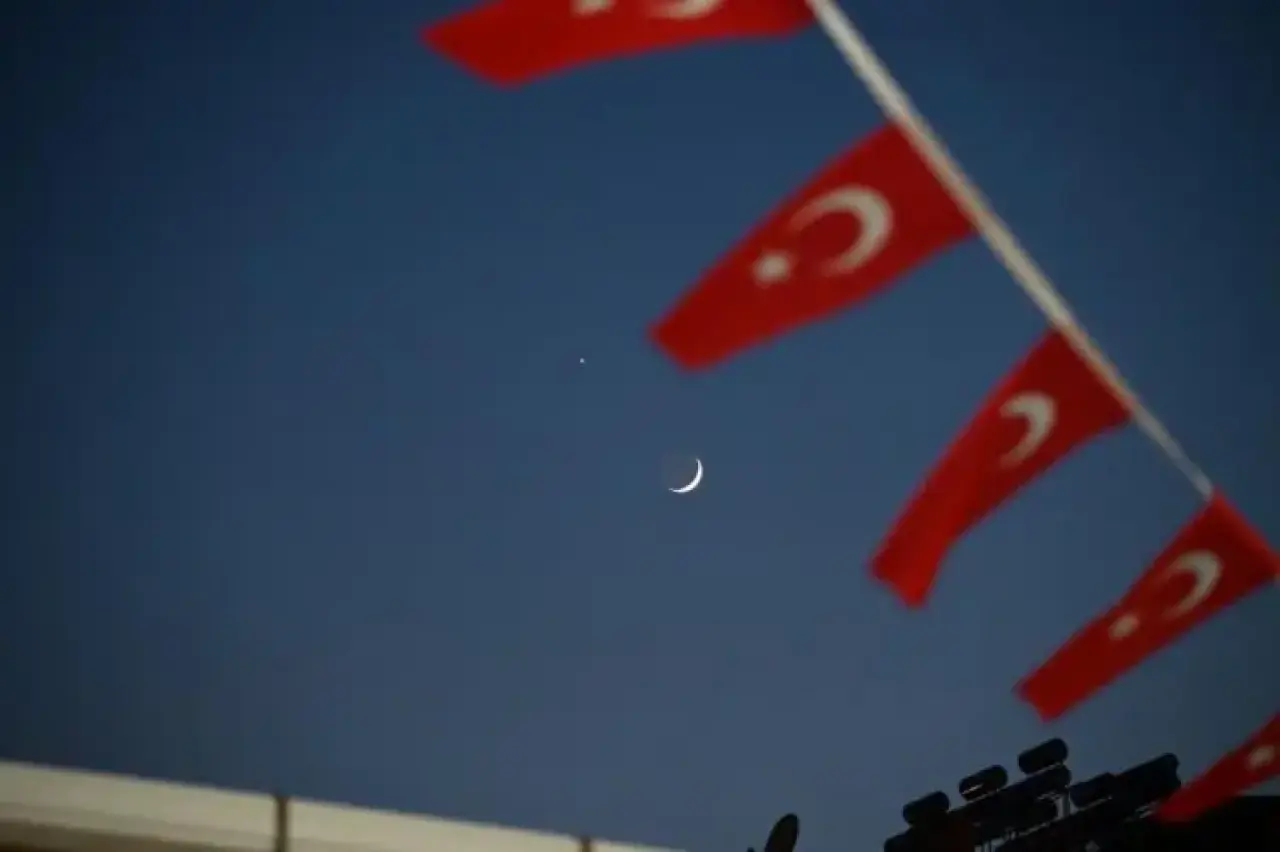 Türkiye Bu Manzaraya Kilitlendi! Türk Bayrağı Gökyüzüne Yazıldı, İzleyenler Mest Oldu 5