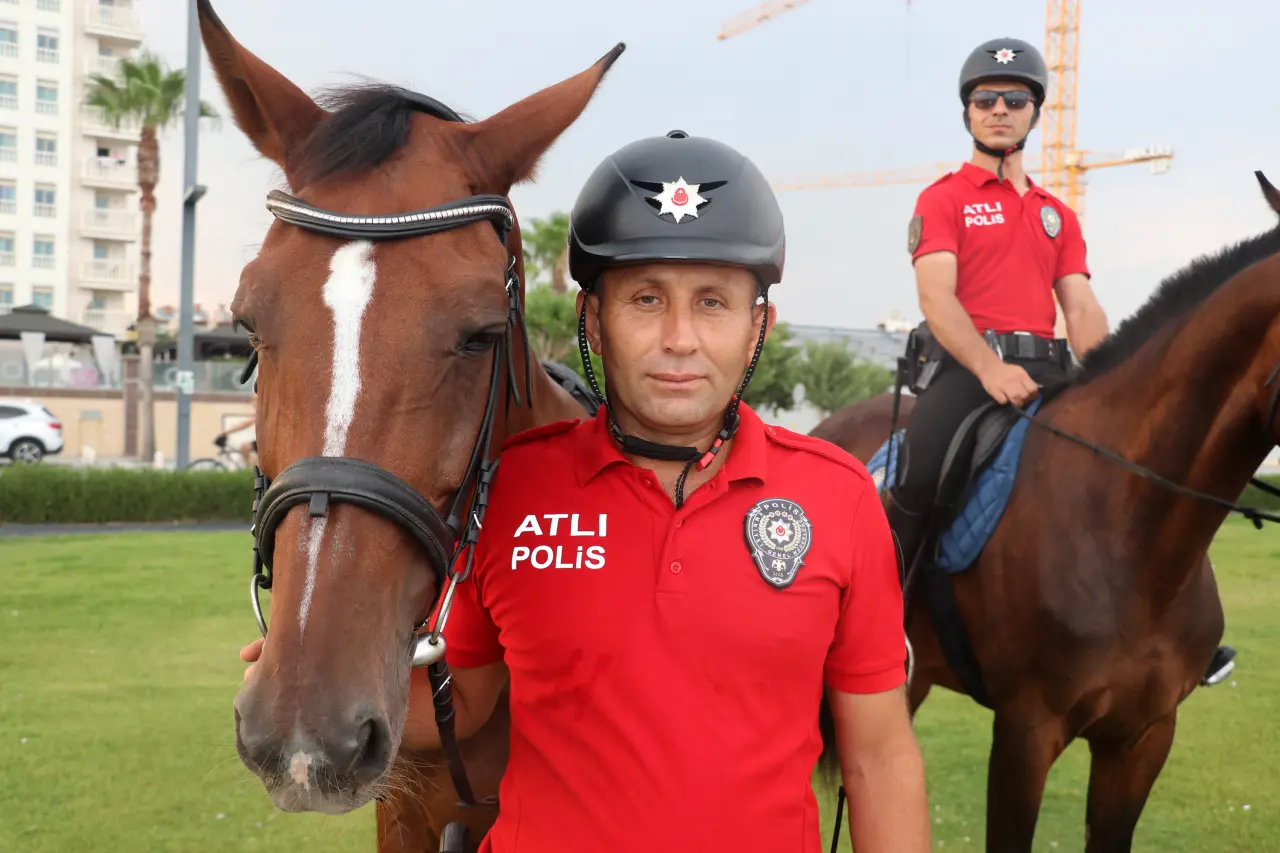 Antalya'da Atlı Polislerin Sıcak Mesai Düzenlemesi 6