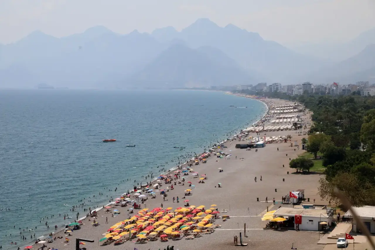 Akdeniz'in Mavi Sularına Sığındılar 1