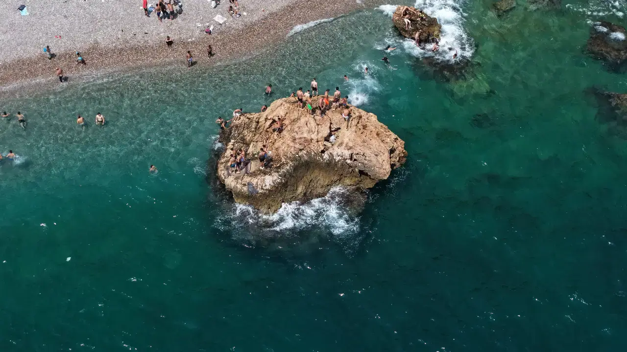 Akdeniz'in Mavi Sularına Sığındılar 6