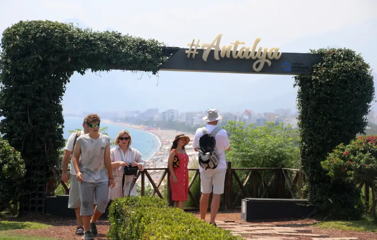 Akdeniz'in Mavi Sularına Sığındılar 8