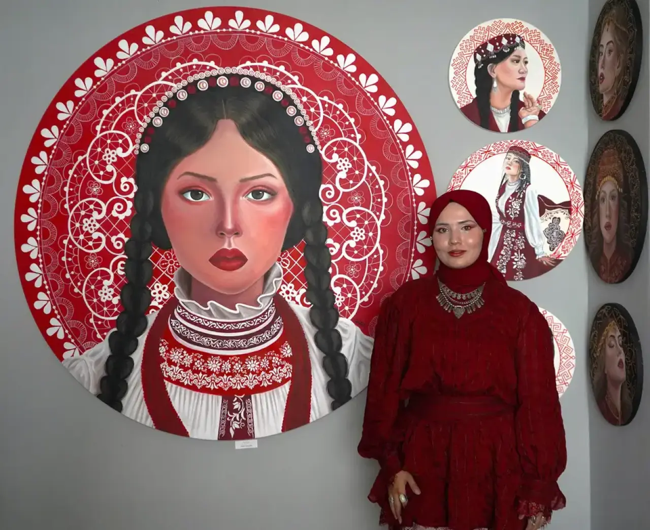 Sandıktan Tuvale: Antalyalı Ressam Türk Gelinlerini ve Dantel Mirasını Resmetti 4