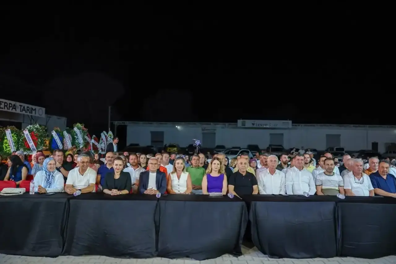 Kaş Belediye Başkanı Nikahı Bizzat Kıydı: Oğlu Erhan Demirhan ile Sena Ovalı Evlendi 4