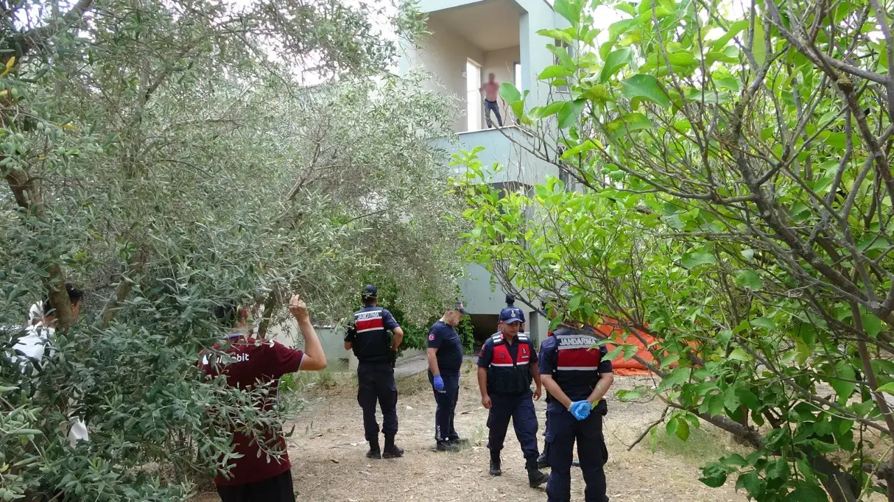 Manavgat'ta Otel Personeli Usturayla Lojman Çatısına Çıktı: "Karım Gelecek" 4