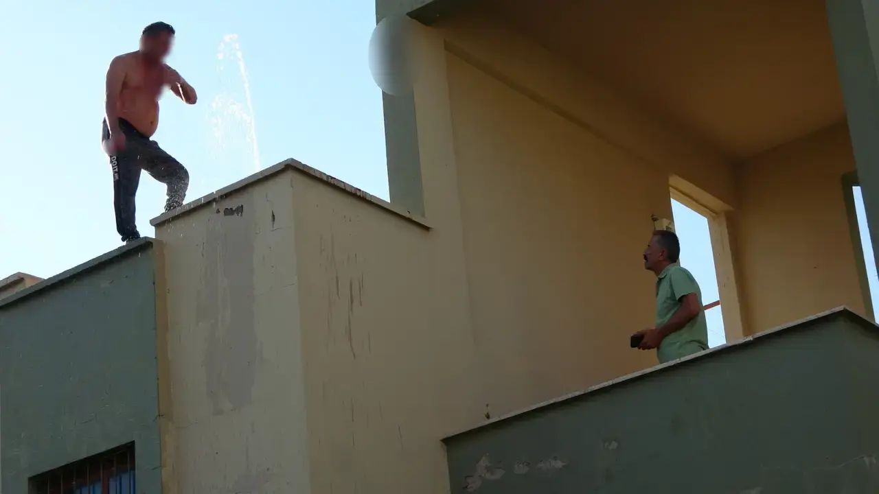 Manavgat'ta Otel Personeli Usturayla Lojman Çatısına Çıktı: "Karım Gelecek" 5