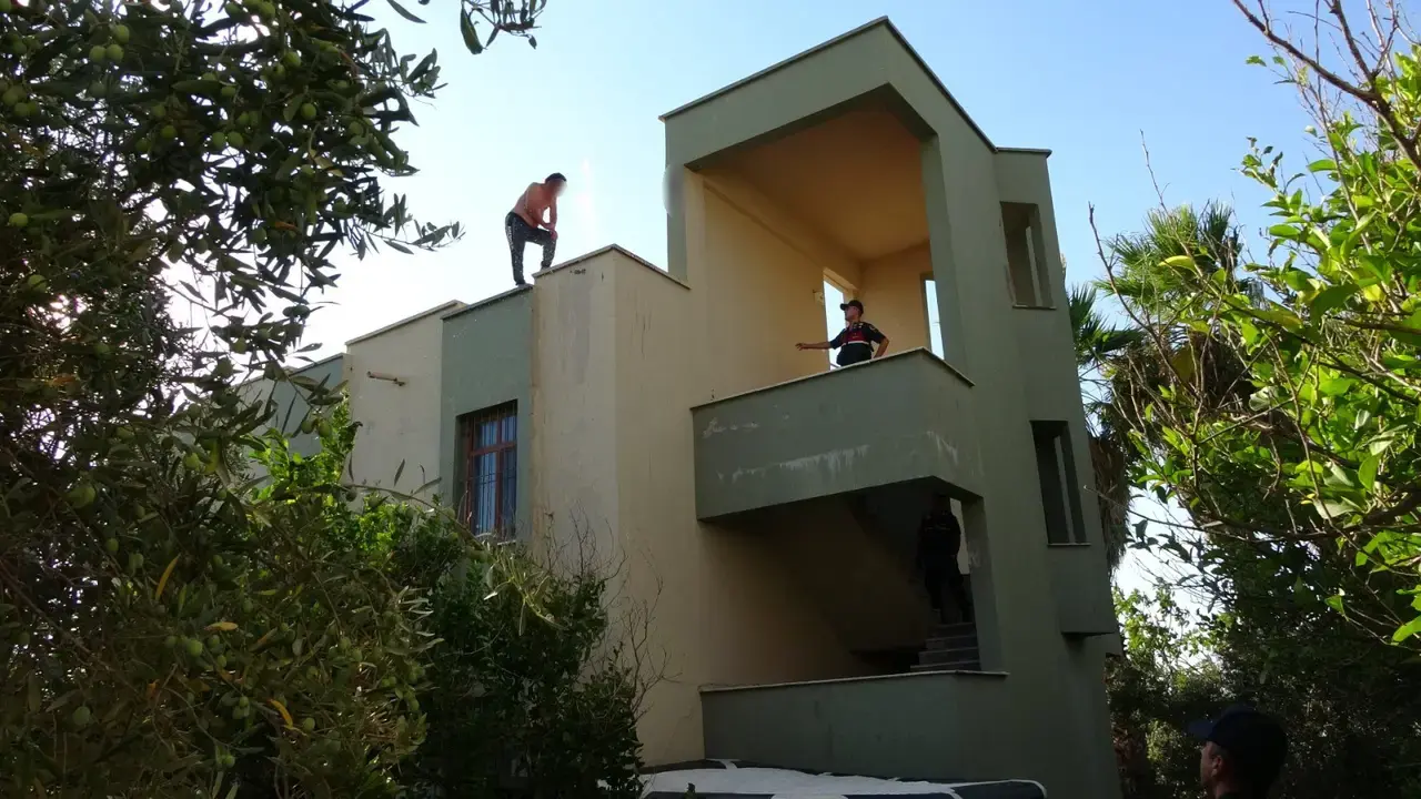 Manavgat'ta Otel Personeli Usturayla Lojman Çatısına Çıktı: "Karım Gelecek" 1