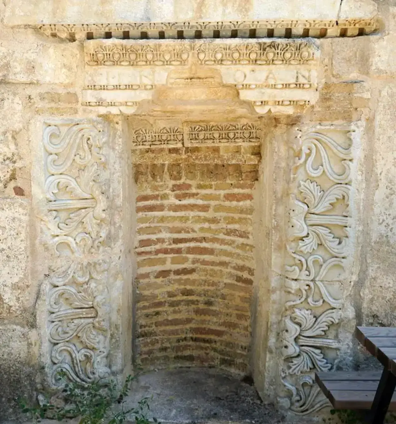 Perge'nin 2 Bin Yıllık Taşları Antalya'daki Caminin Duvarlarını Süslüyor 5