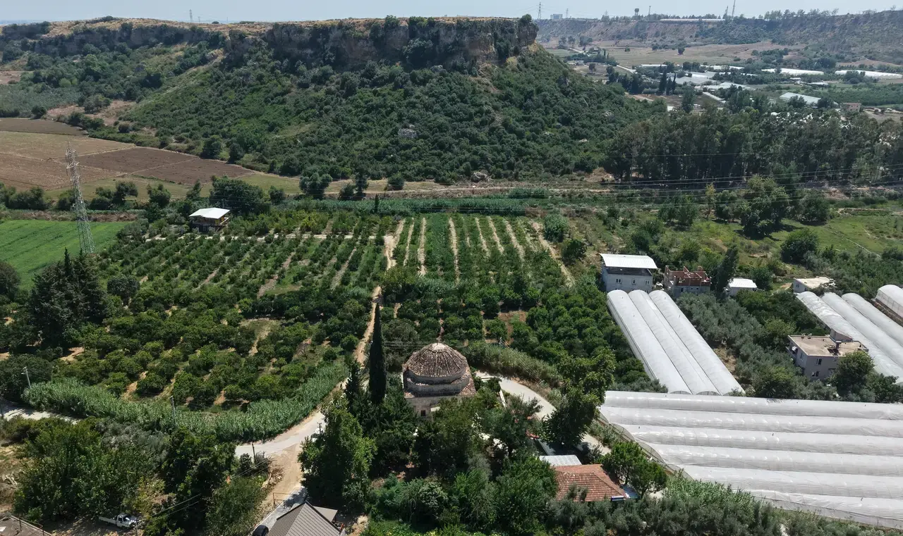 Perge'nin 2 Bin Yıllık Taşları Antalya'daki Caminin Duvarlarını Süslüyor 1