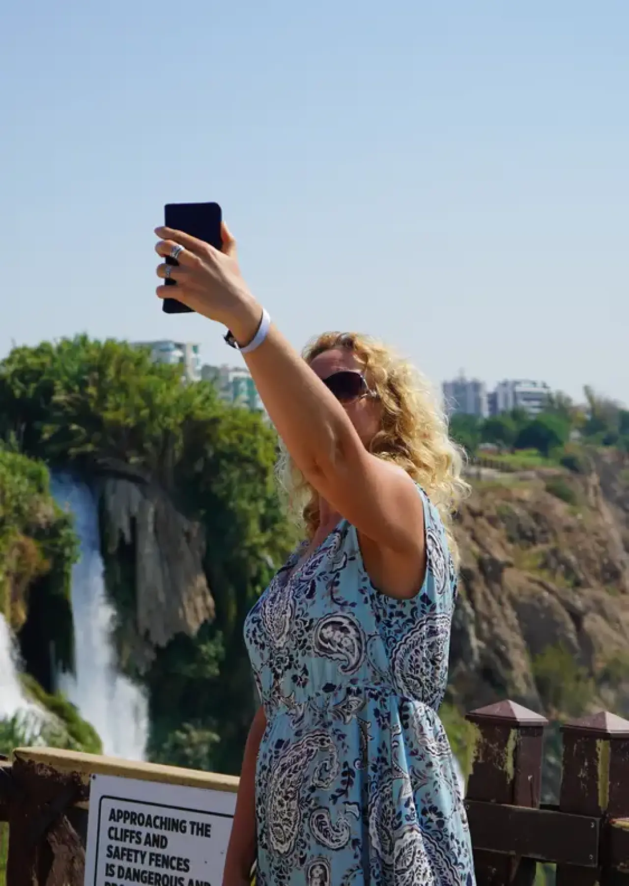 40 Metreden Akdeniz'e dökülen Düden Şelalesi Turistlerin Gözdesi! 8