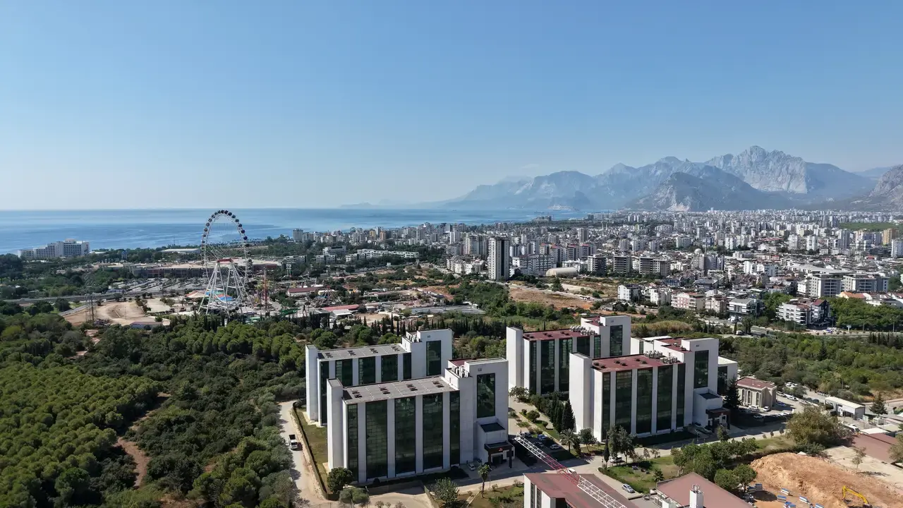 Kiraların 40 Bin Lirayı Aştığı Bölgede Deniz Manzaralı Üniversite Yurdu 7