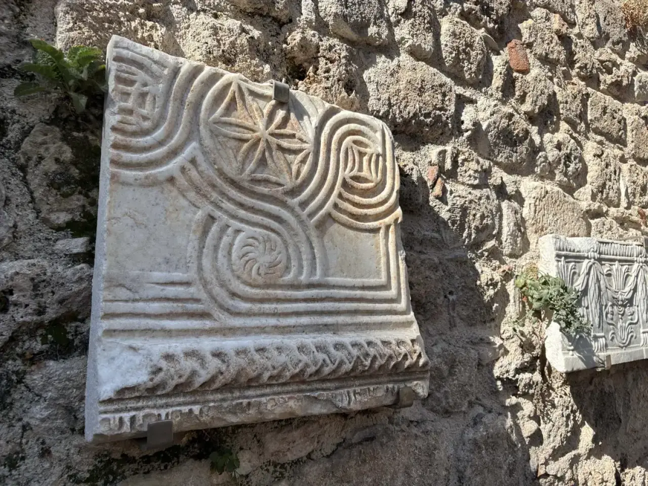 Antalya'daki Nigar Hatun Türbesi'nde Kitabelerde Saklı Kalan Veda 5
