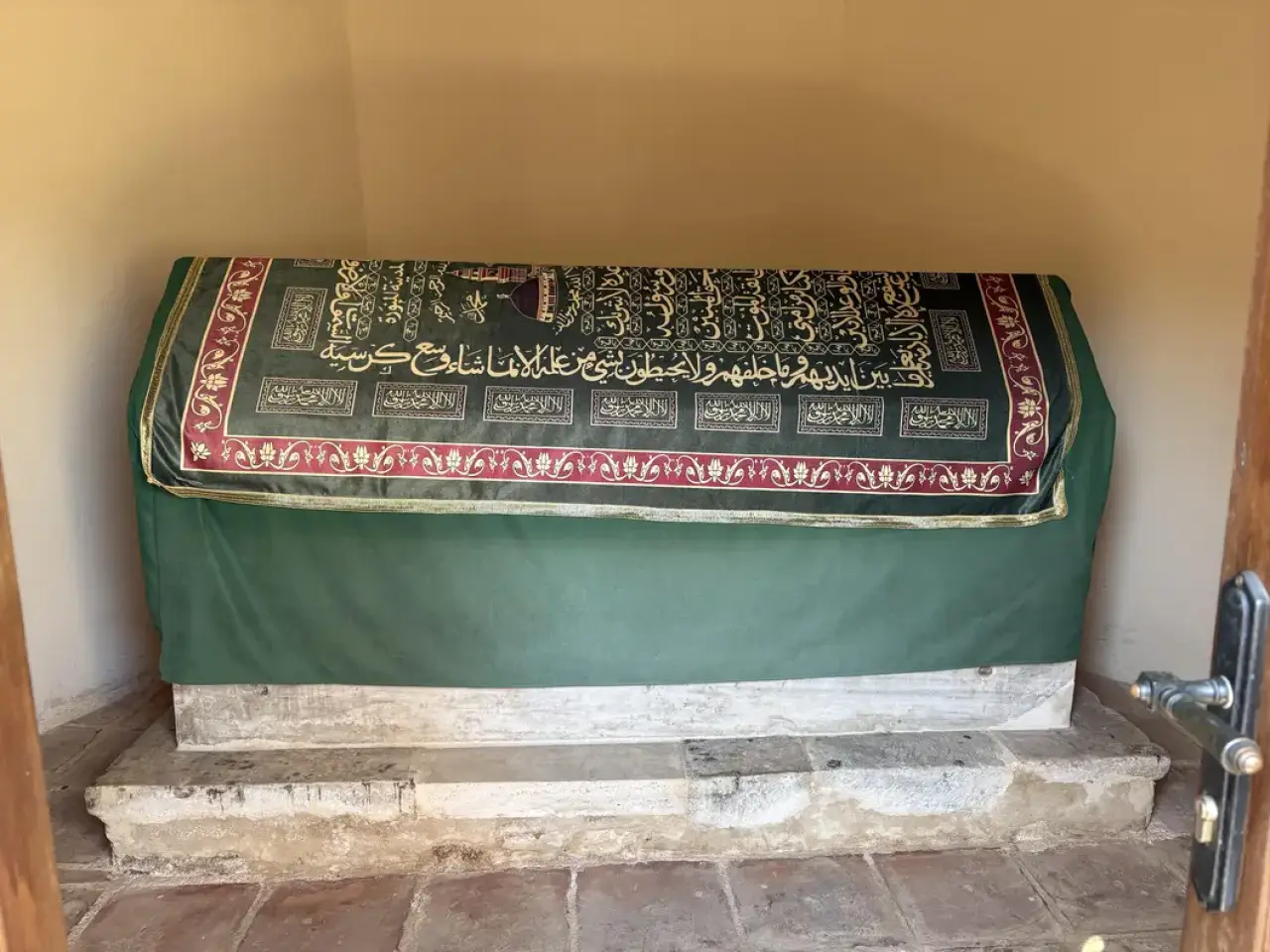 Antalya'daki Nigar Hatun Türbesi'nde Kitabelerde Saklı Kalan Veda 4