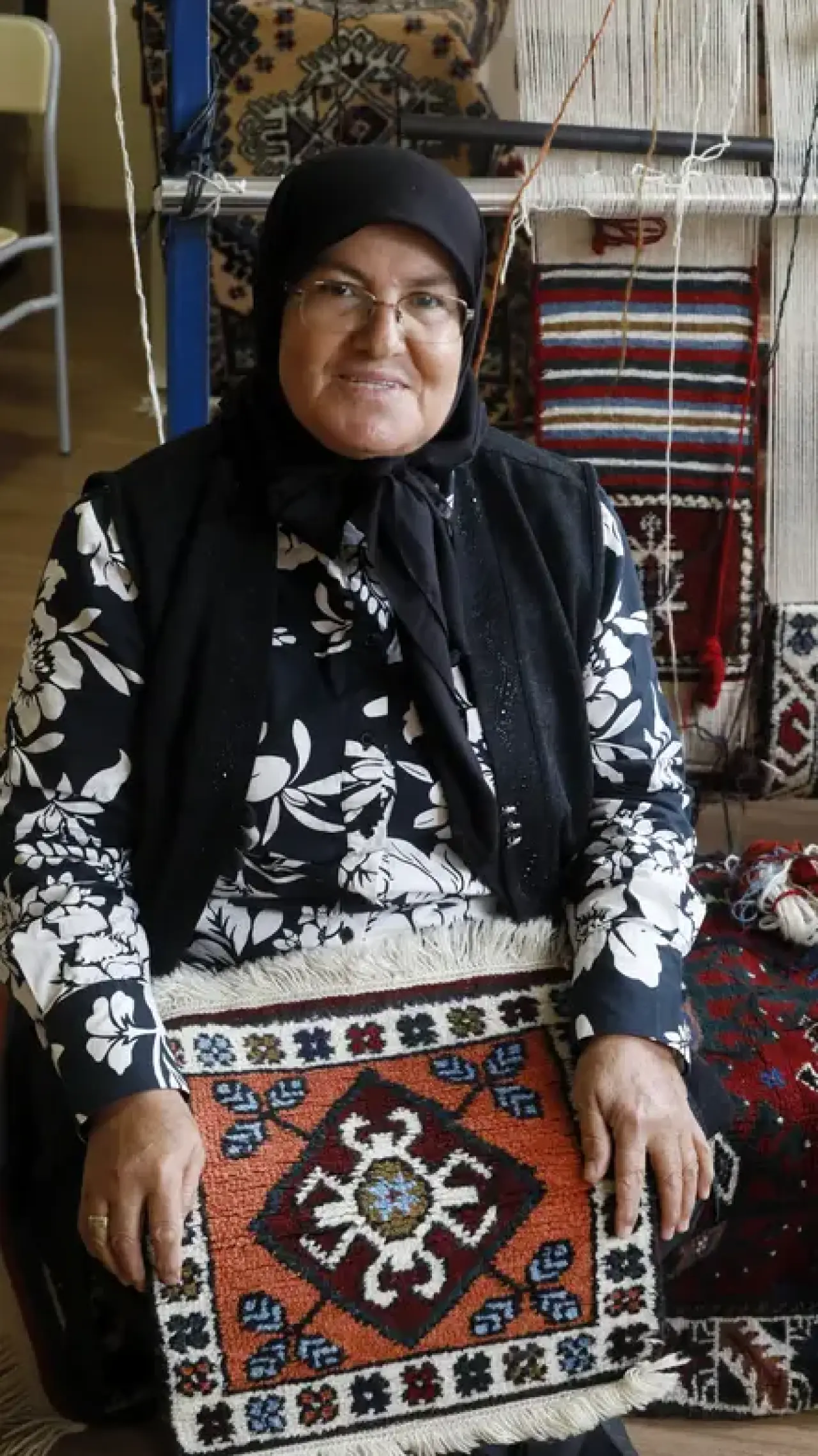 Döşemealtı'nın Asırlık Dokuma Mirasını Sırtlayan Ayşe Taç Genç Usta Yetiştiriyor 2