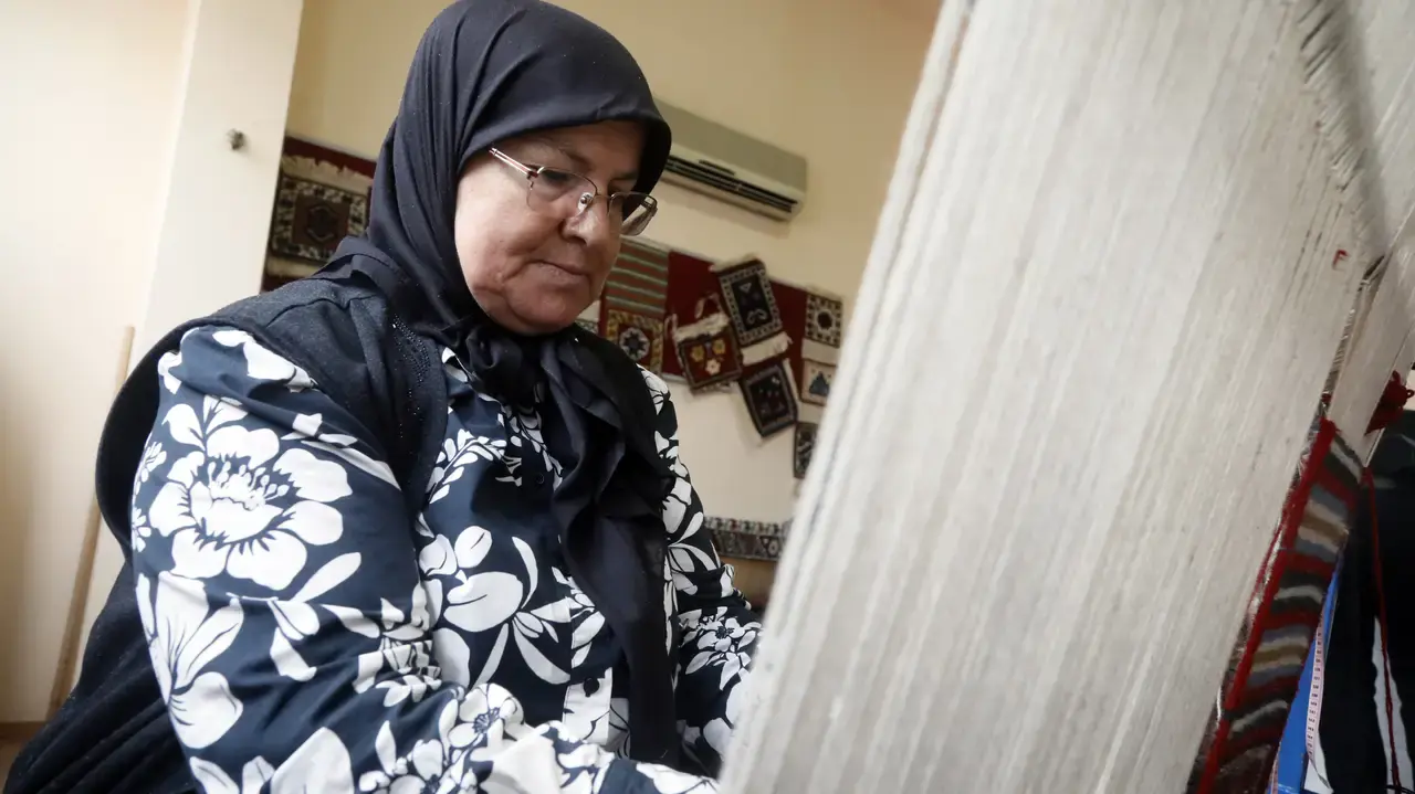 Döşemealtı'nın Asırlık Dokuma Mirasını Sırtlayan Ayşe Taç Genç Usta Yetiştiriyor 4