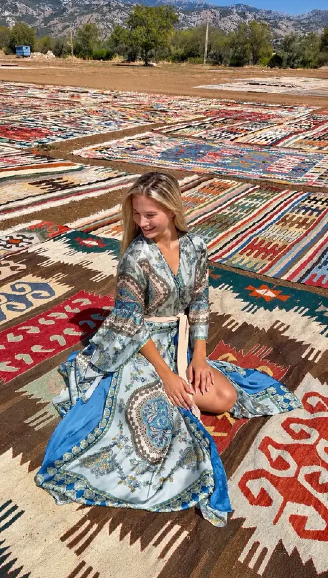 Döşemealtı'nın Asırlık Halı Tarlalarına Çek Güzeli Hayran Kaldı 4