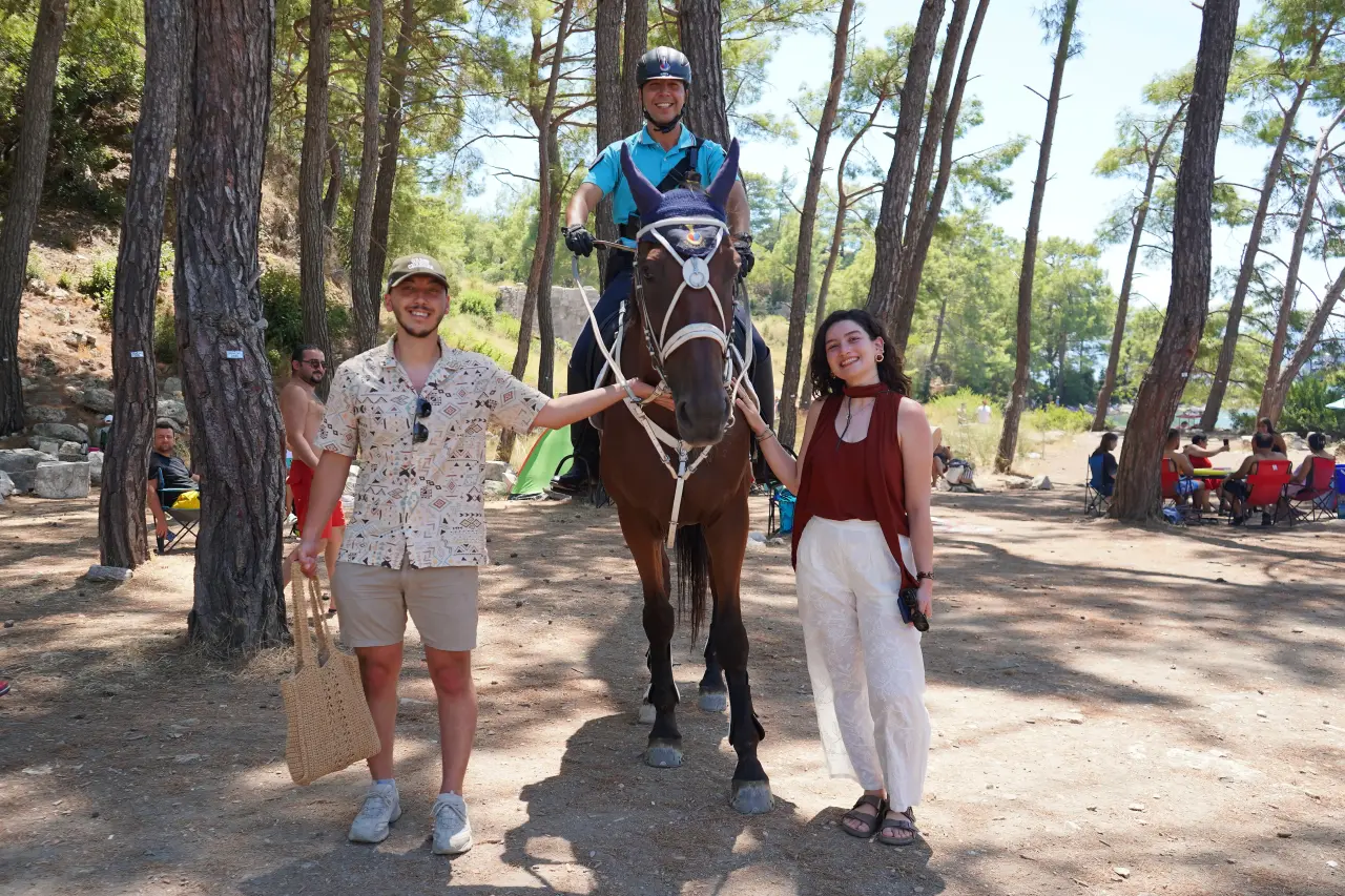 Phaselis'te Atlı Jandarma Güven Veriyor: Tarihi Miras Koruma Altında 7