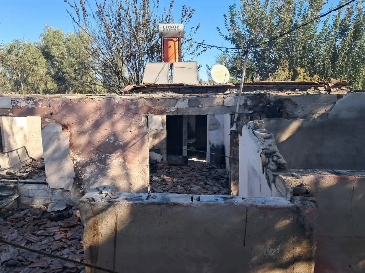 Serik Orman Yangını 9 Saat Sonra Kontrol Altında: 6 Ev ve Seralar Kül Oldu 5